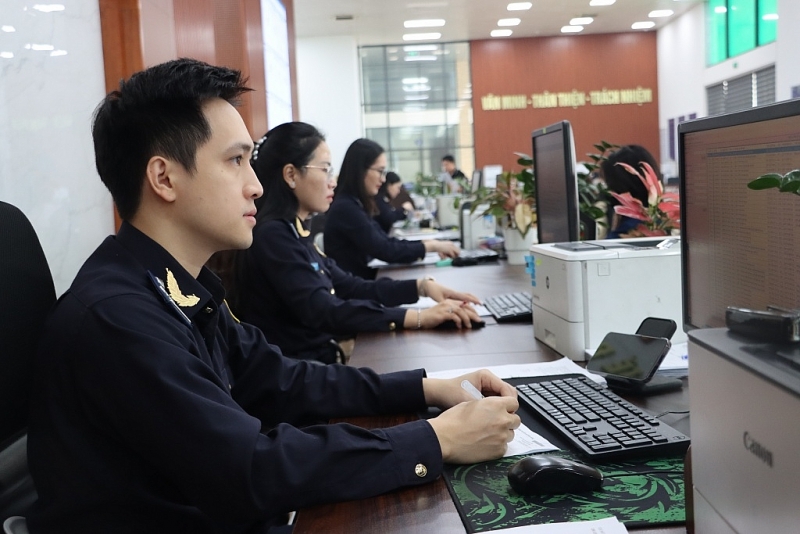 Professional activities at Lao Cai Border Gate Customs Branch. Photo: T.Binh.