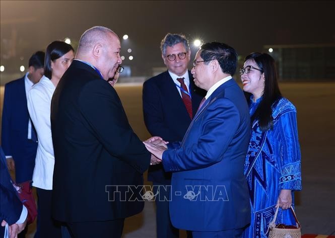 Prime Minister Pham Minh Chinh, his spouse and a high-ranking delegation of Vietnam leave Hanoi in the early morning of November 16 to attend the G20 Summit and have bilateral activities in Rio de Janeiro, Brazil, from November 16-19. (Photo: VNA)