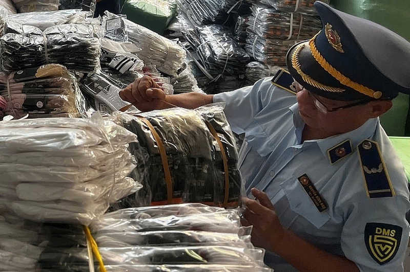 Market surveillance force inspected violated goods 