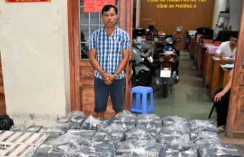 “Watching” authorities to transport smuggled cigarettes