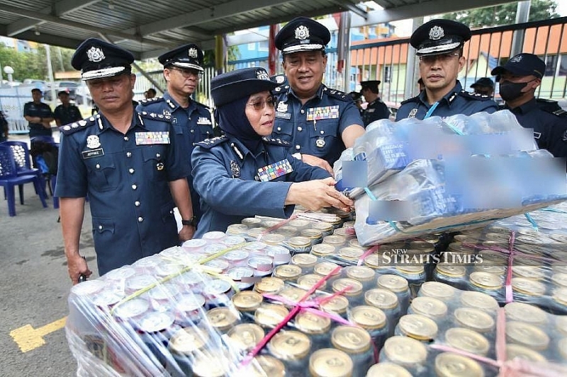 Both cases are being investigated under Section 135 of the Customs Act for possession of undeclared goods.  If convicted, the offender could be fined no less than ten times the value of the goods or RM100,000, and no more than 20 times the value of the goods or RM500,000.