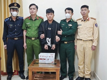 Ha Tinh Customs collaborates to apprehend suspect transporting 4kg of methamphetamine