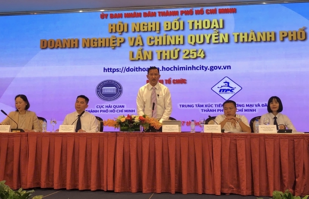 Ho Chi Minh City Customs answered over 30 customs procedure questions for businesses