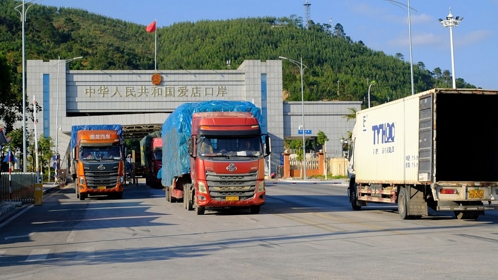 Prosperity at Chi Ma border gate