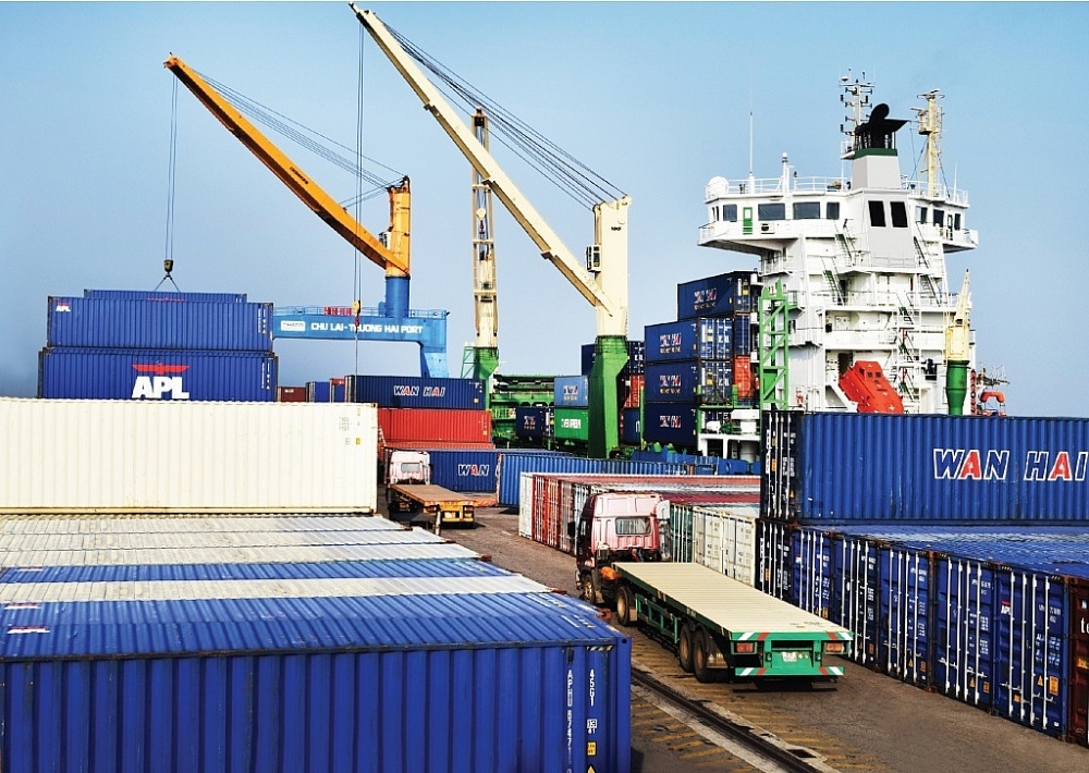 Step up negotiations on customs commitments within the FTA framework