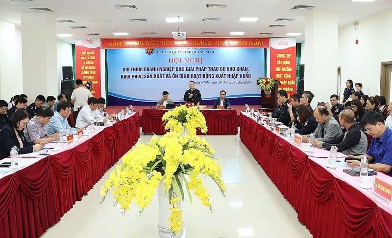 Quang Ninh Customs Department regularly organizes dialogues with businesses, focusing on removing difficulties. Photo: Q. Hung