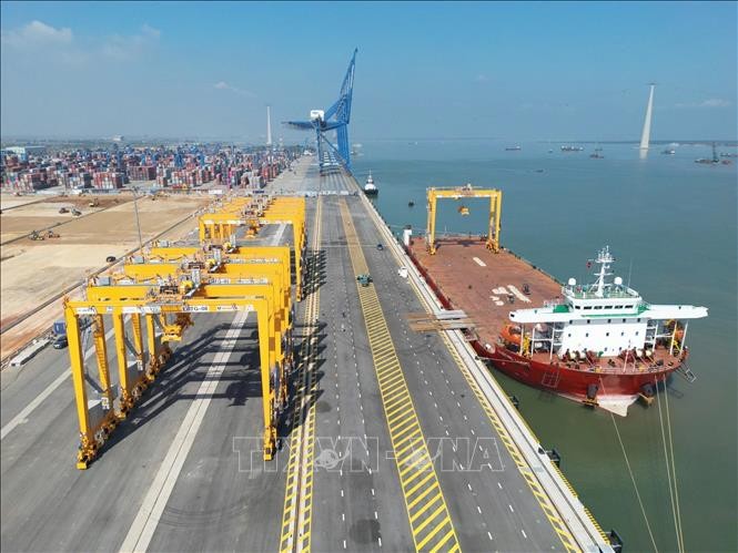 The third and fourth container terminals at the Hai Phong international gateway port in Lach Huyen are set to commence operations in the first quarter of 2025. (Photo: VNA)