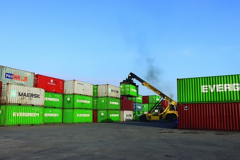 Import and export goods at Tan Vu port, Hai Phong. Photo: T.Binh