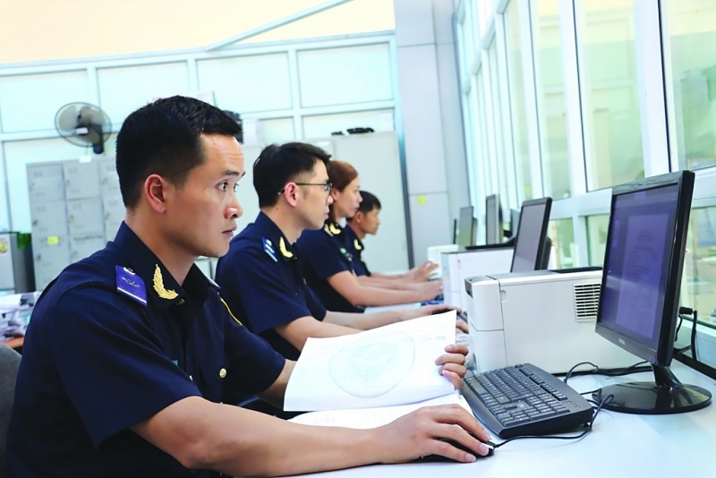 Customs officials of Cao Bang Customs at work. Photo: Thai Binh