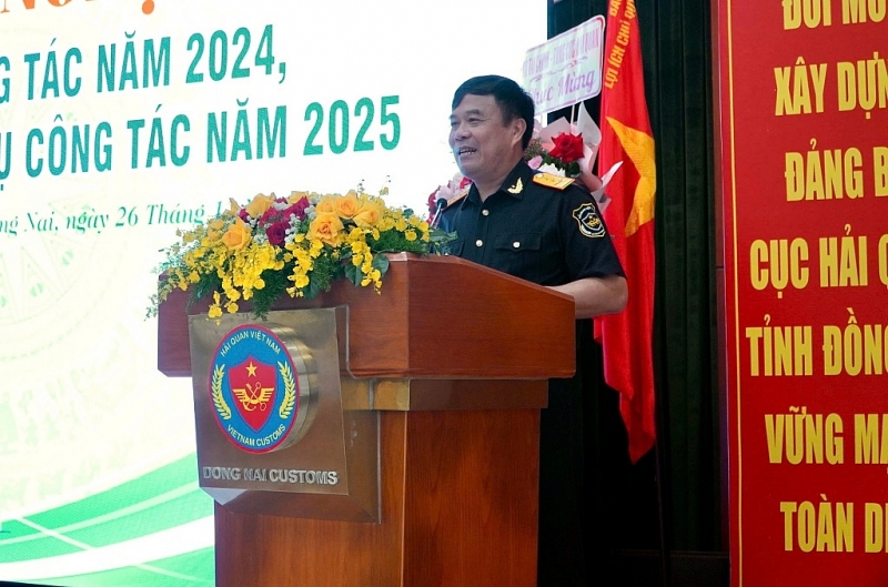 Director General of the General Department of Customs Nguyen Van Tho delivers a speech at the conference