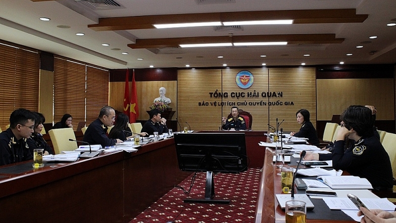 The General Department of Vietnam Customs held a meeting to review legal documents. Photo: H.Nụ