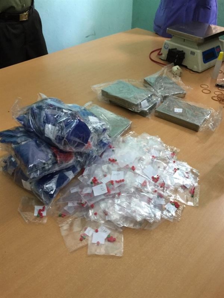 dien bien 08 packages of heroin and 1188 methamphetamine pills seized