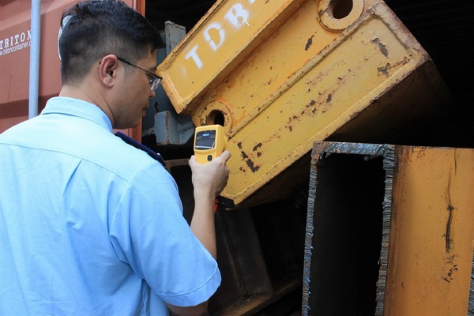 customs control the import of scrap materials with modern inspection equipment