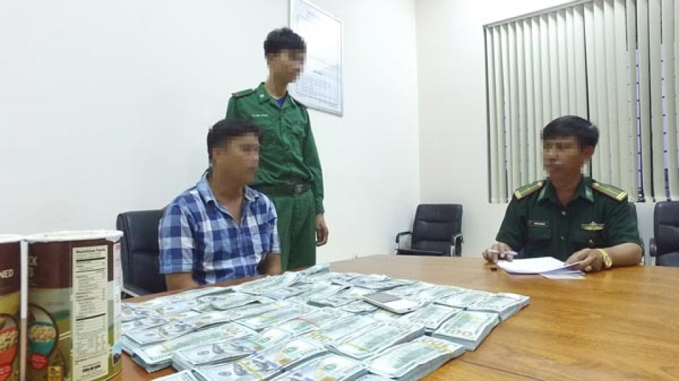tay ninh hot smuggling spot of money and foreign currency