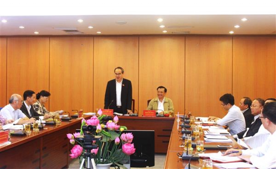 minister dinh tien dung worked with hcm city on the pilot mechanism and policies of the city development