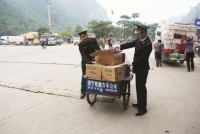 Lang Son Customs: Strictly control imported fruit, food during Tet