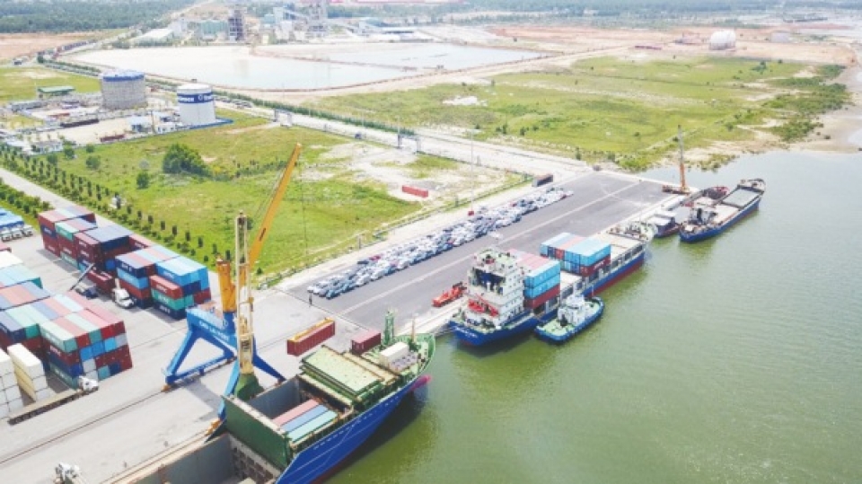 Vietnam seaport system: hold gold but lost