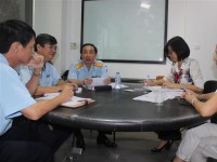 The Deputy Director General of Vietnam Customs, Mr. Hoang Viet Cuong directly meets and listens to enterprises