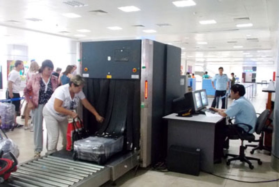 the number of entry international passengers at cam ranh international airport spikes