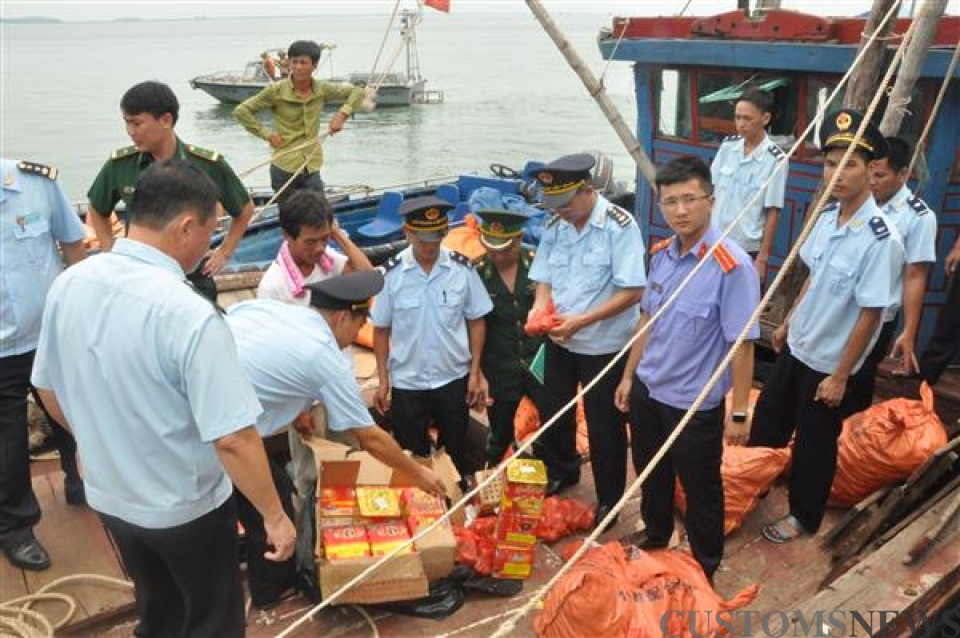 2 tons of firecrackers were seized on van gia island quang ninh