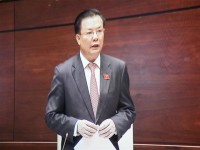 The Minister of Finance, Mr. Dinh Tien Dung explains to the National Assembly about budget allocation