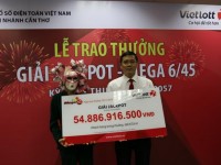 The first woman wins nearly 55 billion vnd at Vietlott lottery