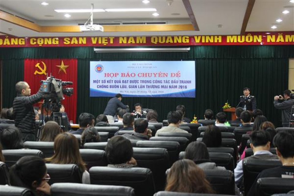 vietnam customs holds a press conference on anti smuggling