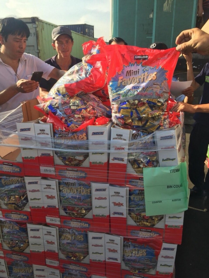 nearly 10 tons of smuggled cake and candy were seized at cat lai port