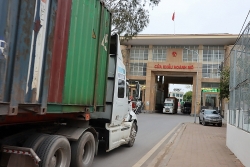 Hoanh Mo border gate: bustling with cargo trucks ahead of New Year