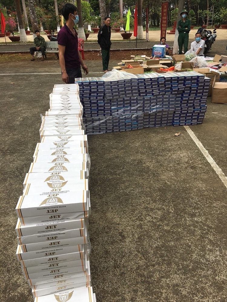 Nearly 7,000 smuggled cigarette packs seized at Binh Phuoc Border Gate