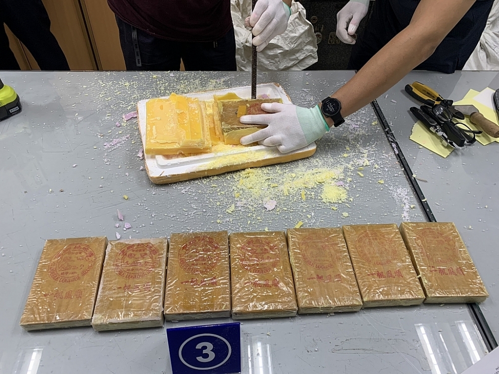 HCM City Customs seizes 43kg of drugs and marijuana in express parcels