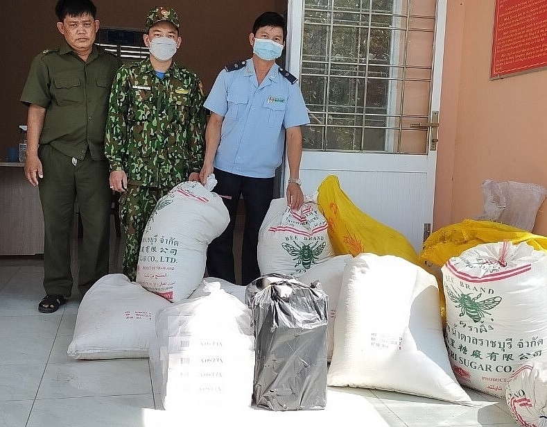 Dong Thap Customs seizes 1,350kg of smuggled sugar