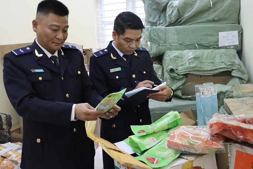 Combatting smuggling at Mong Cai Border Gate