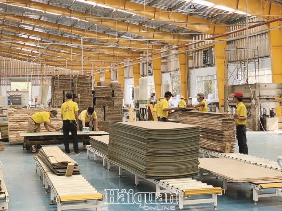 remove manpower bottlenecks to increase surplus for wood industry