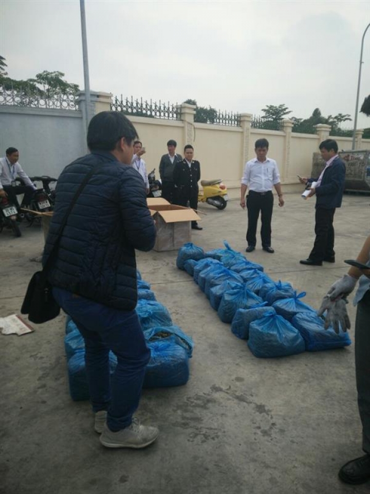 70kg of dried leaves suspected as khat leaves were detected in a shipment