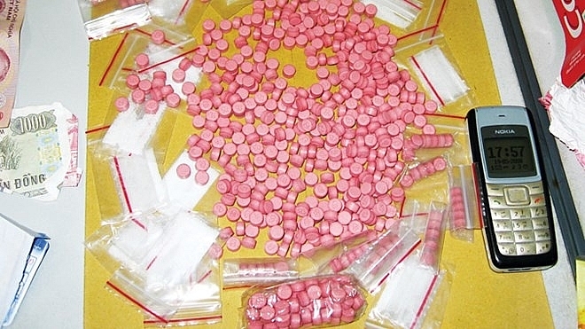 dien bien customs seizes 14000 pills of synthetic drugs