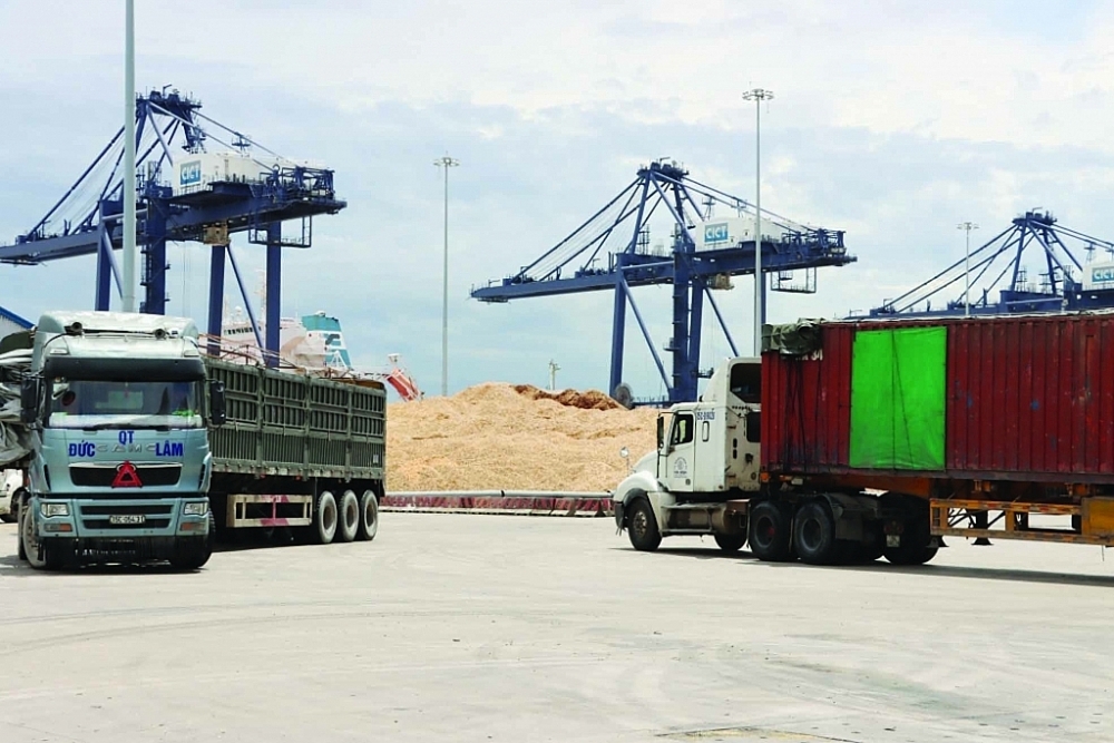 Vung Ang Customs performs customs clearance for 146,540 tons of wood chips