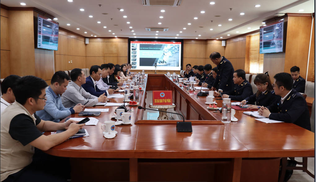 Hai Phong and Quang Ninh Customs Departments exchange experience on IT application