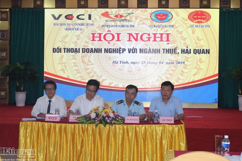 ha tinh customs dialogues on tax and customs policies with 250 enterprises