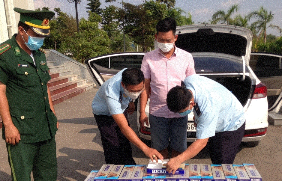 2,500 packs of smuggled cigarettes seized by Dong Thap Customs