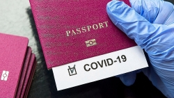 "Vaccine passport" should be piloted step by step