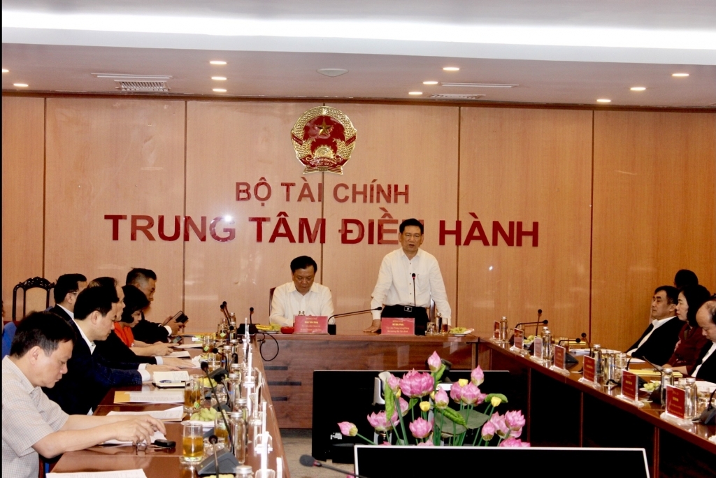 Handover of duty to new Minister of Finance Ho Duc Phoc