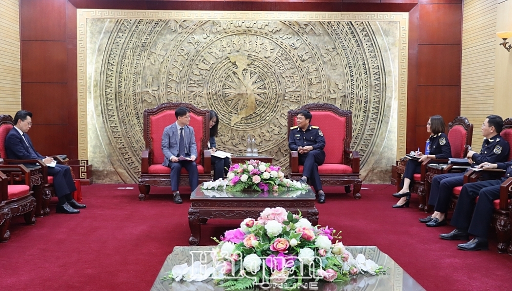 Deputy Director General Nguyen Van Tho has courtesy meeting with Korea Customs Counselor