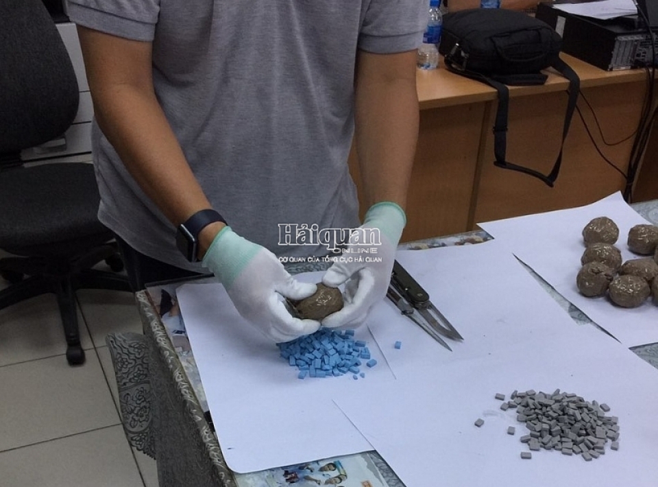 seizing more than 7 kg of synthetic drugs in 3 imported gift packages