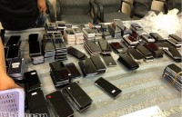 Tan Son Nhat Customs seize a huge mobile phone shipment