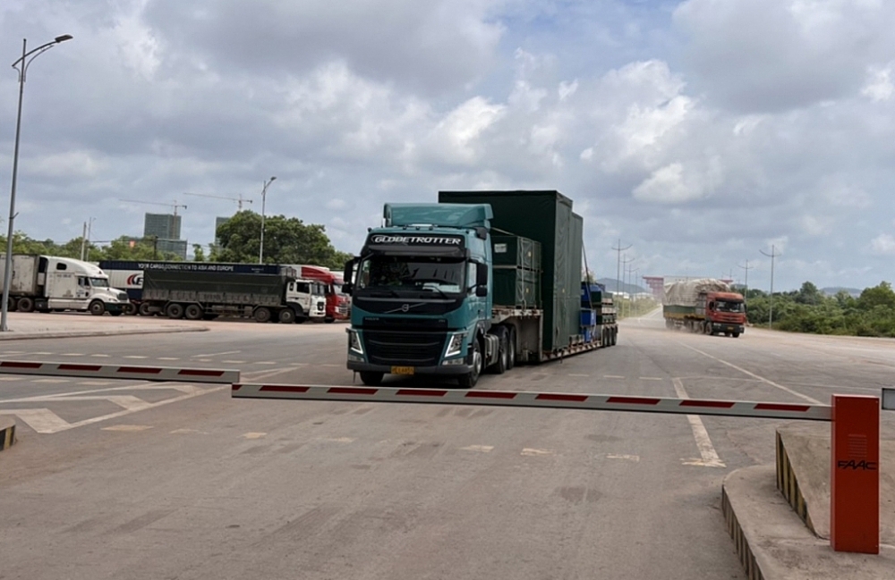 Quang Ninh Customs makes great efforts to restore import and export on land route