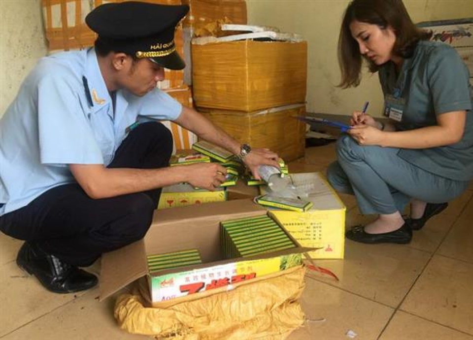 3600 tubes of chemical to ripen fruit smuggled from china