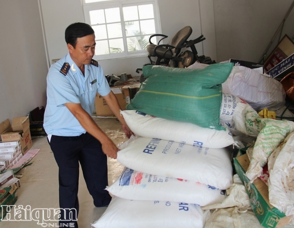 an giang smugglers still use former tricks