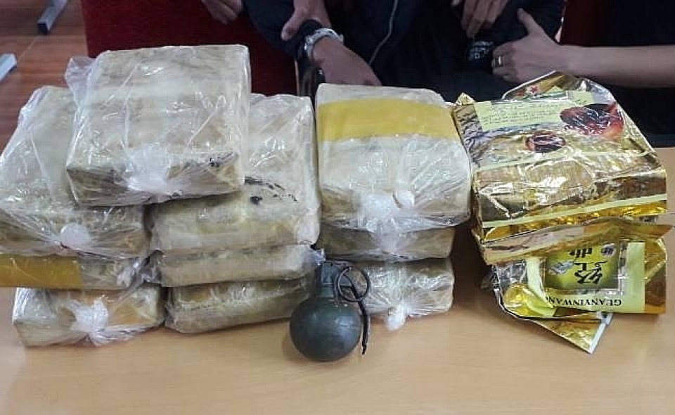 nghe an customs seized 60000 tablets of synthetic drugs and 2kg of crystal meth