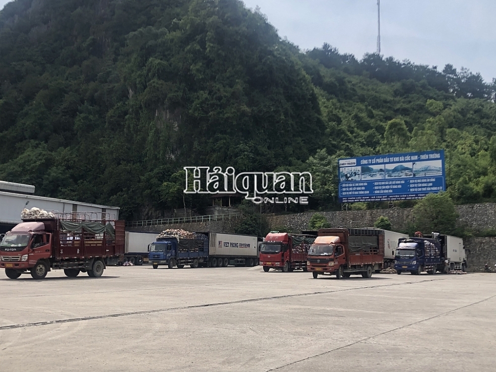 china suddenly changes decisions on customs clearance at lung vai border gate